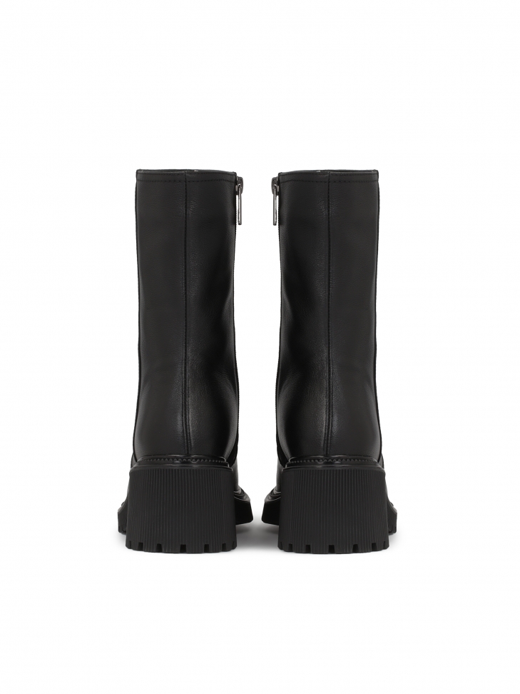 Skórzane botki z wysoką cholewką i szerokim obcasem z protektorem