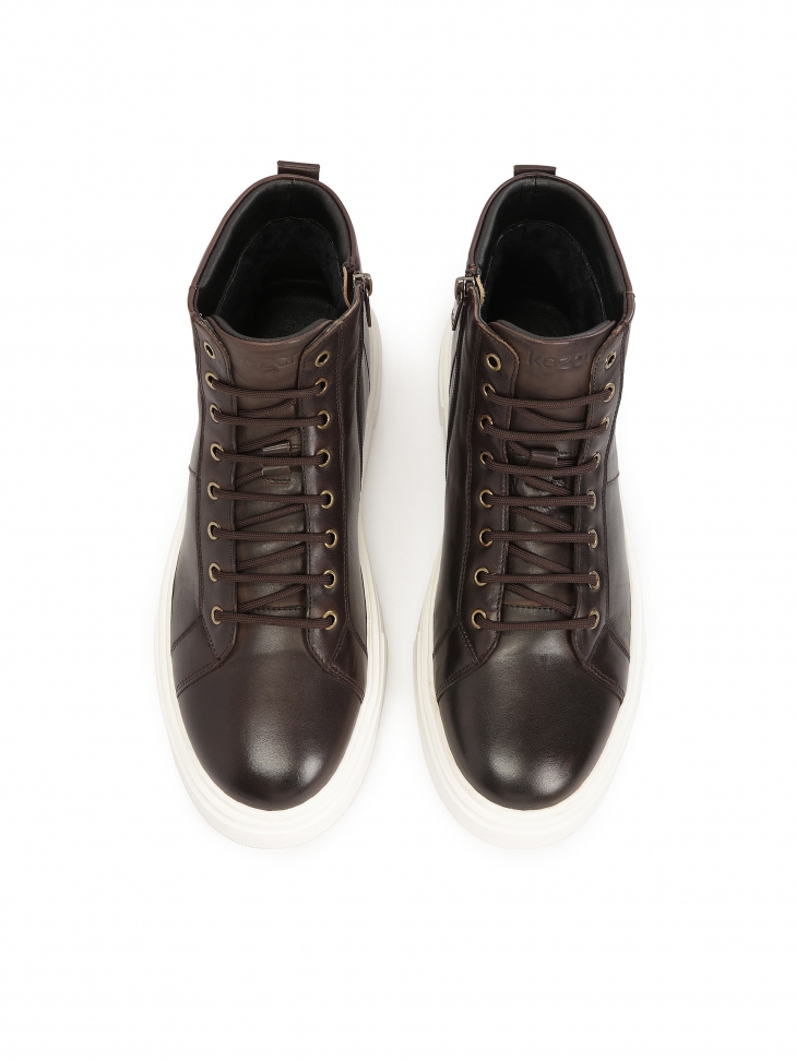 Sznurowane brązowe sneakersy z kontrastującą podeszwą