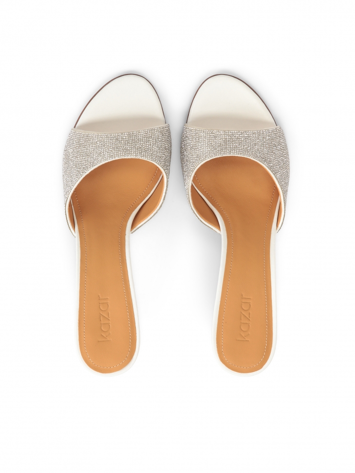 Białe skórzane klapki wedding z yształkami