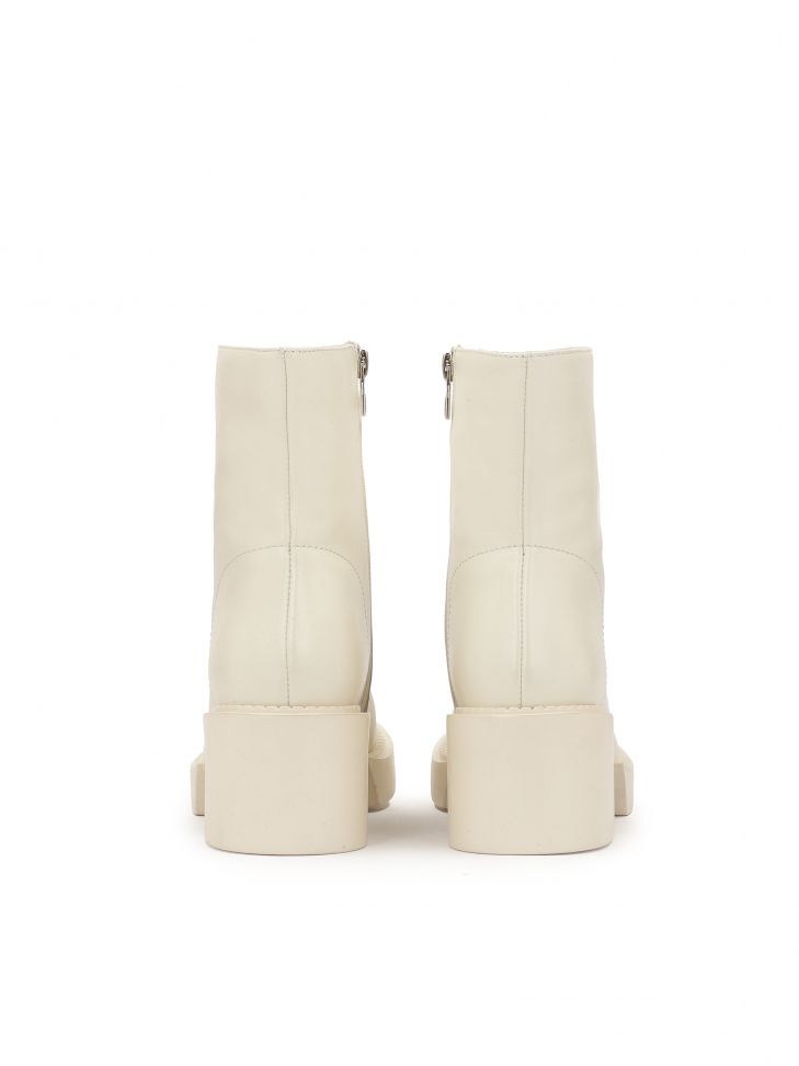 Botki damskie w kolorze amanej bieli