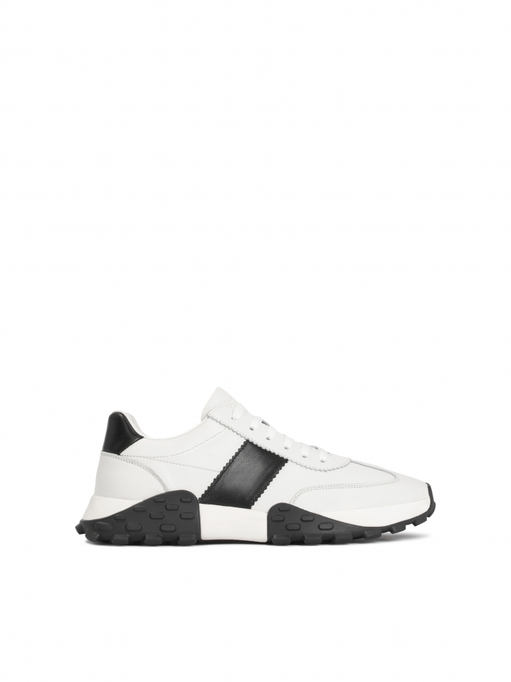 Białe sneakersy męskie z czarnymi wstawkami i grubą podeszwą