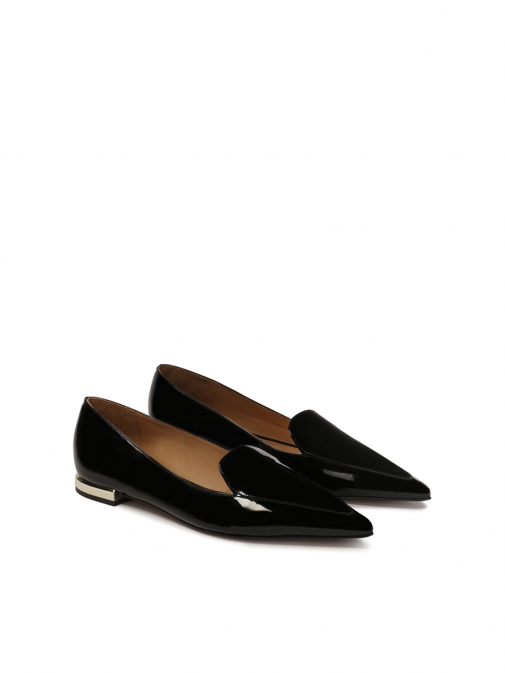 Płaskie lakierowane czółenka ze otym obcasem