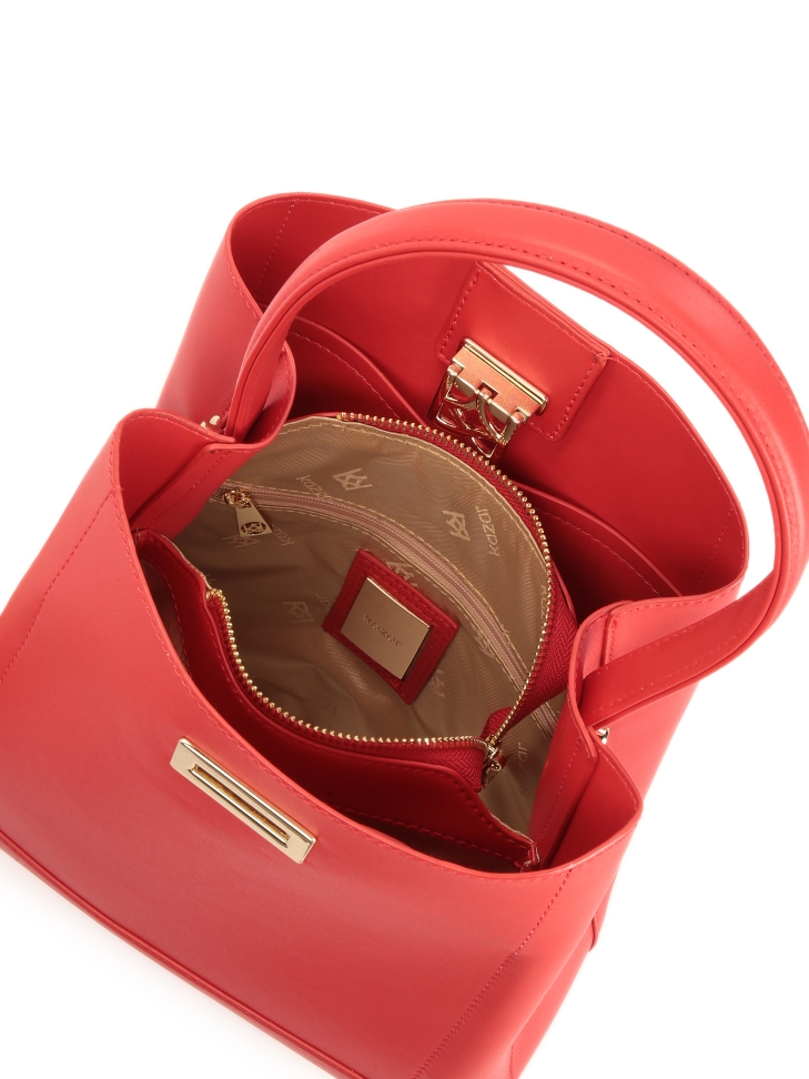 Czerwona torebka ze sztywnym spodem