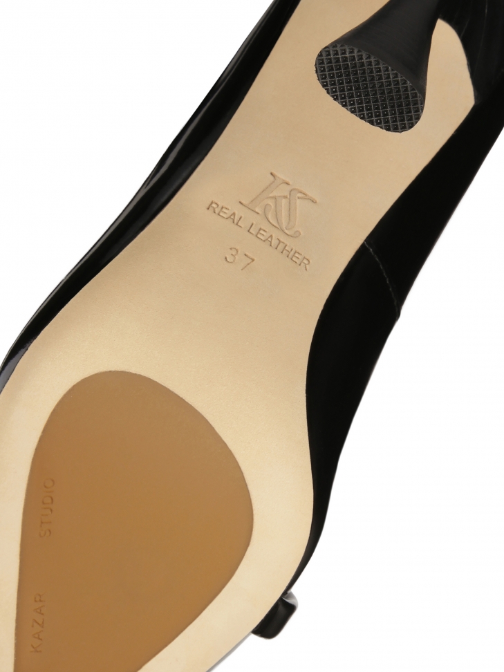 Czarne czółenka na obcasie z noskiem w szpic