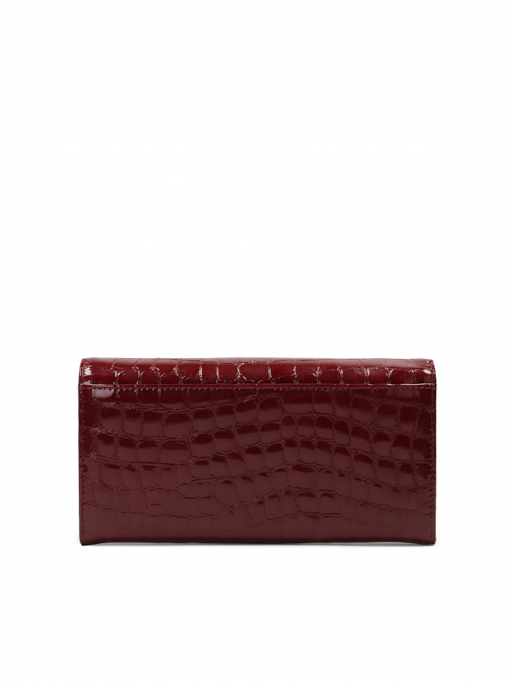 Bordowy lakierowany portfel w tłoczony wzór