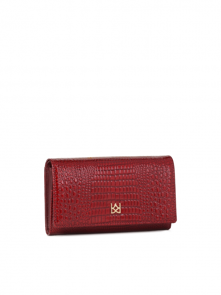Czerwony lakierowany portfel w tłoczony wzór