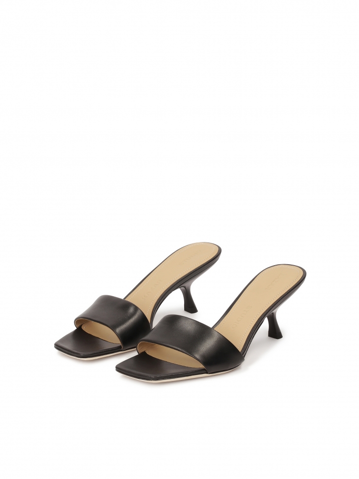 Czarne klapki na niskim oryginalnym obcasie