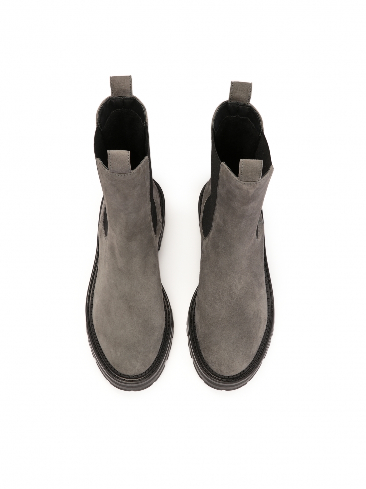 Zamszowe botki typu chelsea
