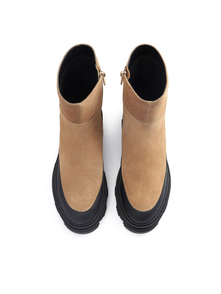 Jasnobrązowe trzewiki z zamszu na grubej podeszwie
