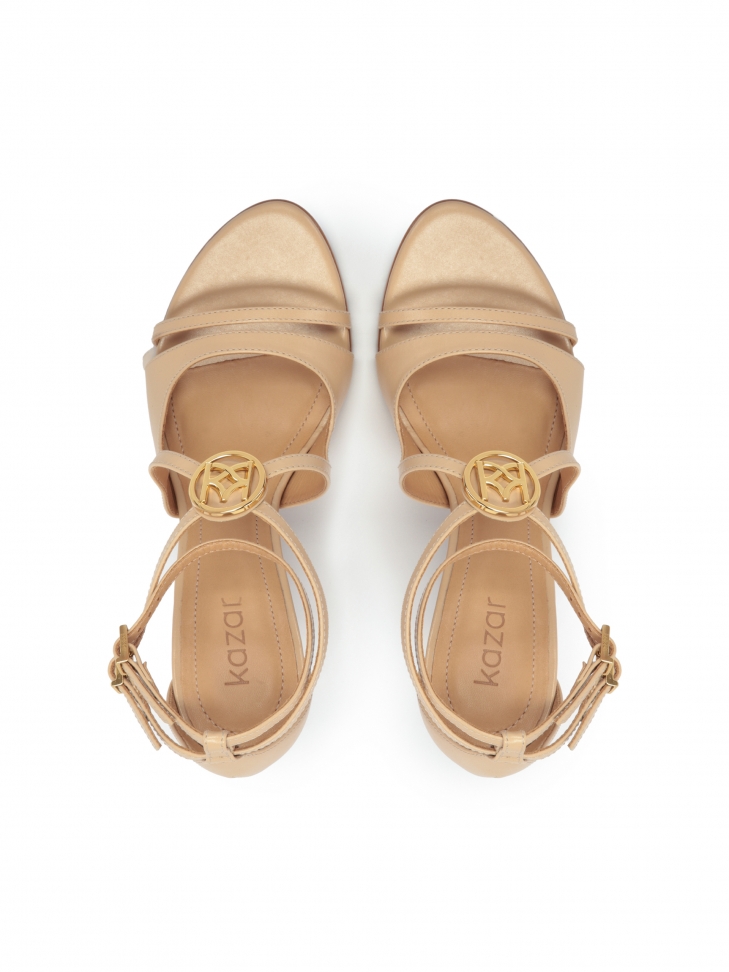 Eleganckie sandały na obcasie z zyżującymi się paskami i monogramem KAZAR