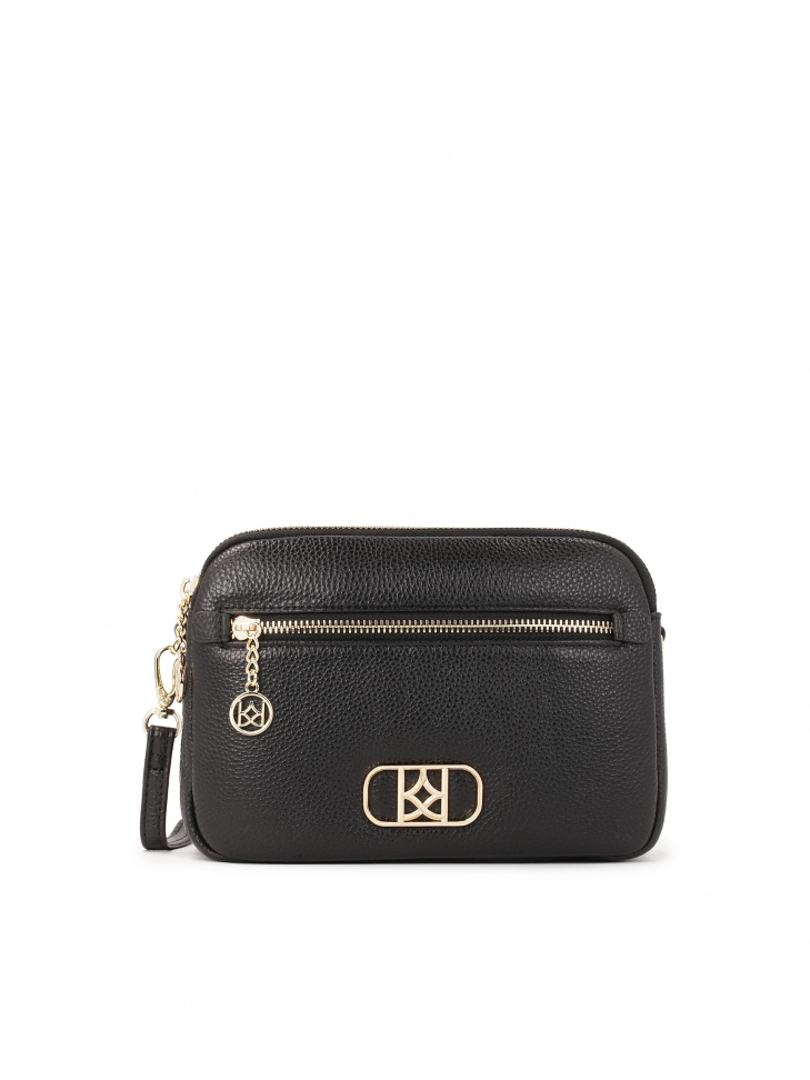 Mała czarna torebka na długim pasku