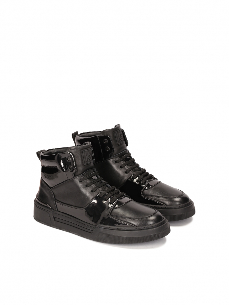 Wysokie sznurowane sneakersy z łączonych materiałów