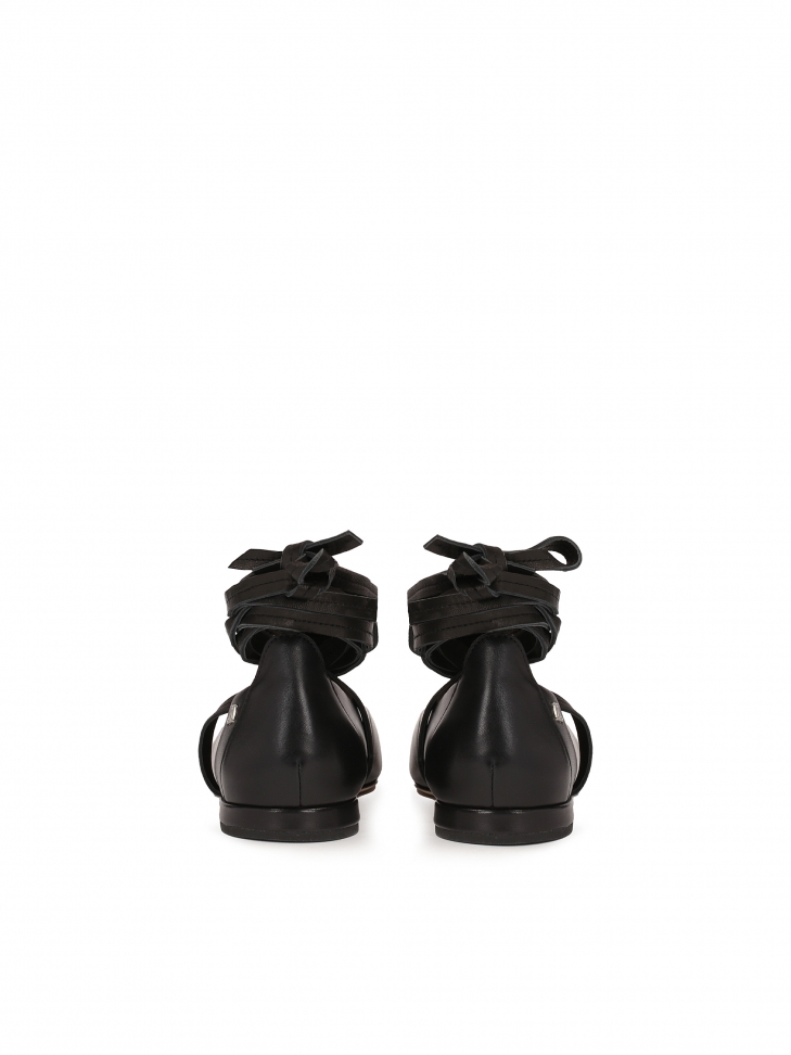 Czarne czółenka na płaskiej podeszwie z kwadratowym noskiem