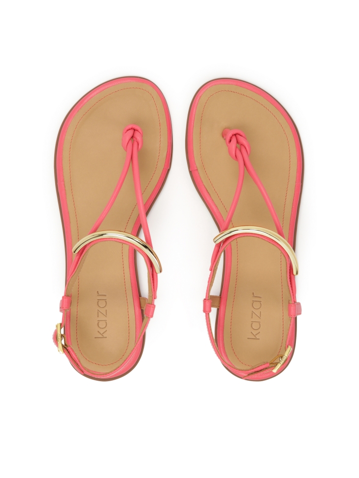 Różowe płaskie sandały z metalową ozdobą