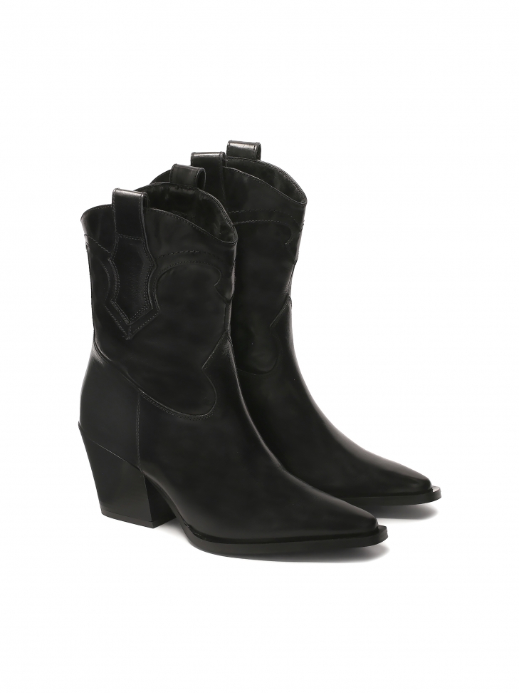 Czarne botki kowbojki ze zdobioną cholewką