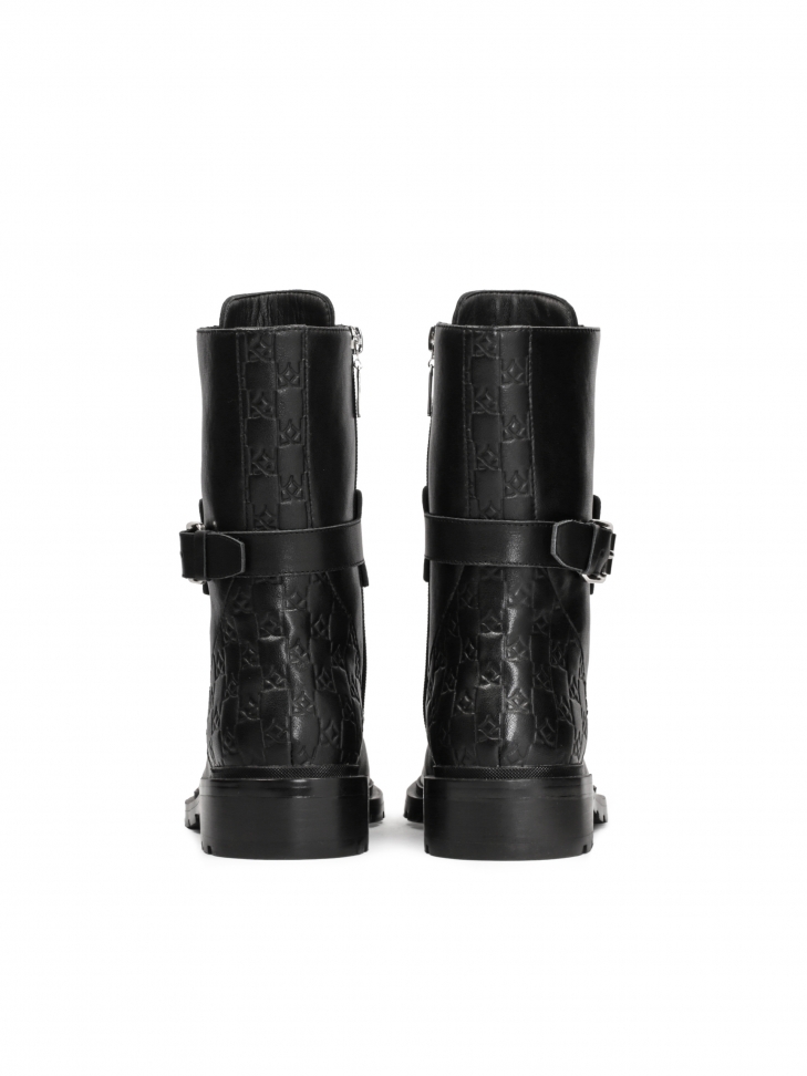 Wysokie trzewiki damskie z tłoczeniem i metalowym napisem