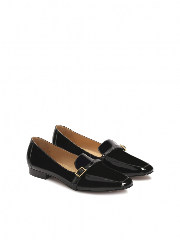 Lakierowane czółenka na płaskim obcasie