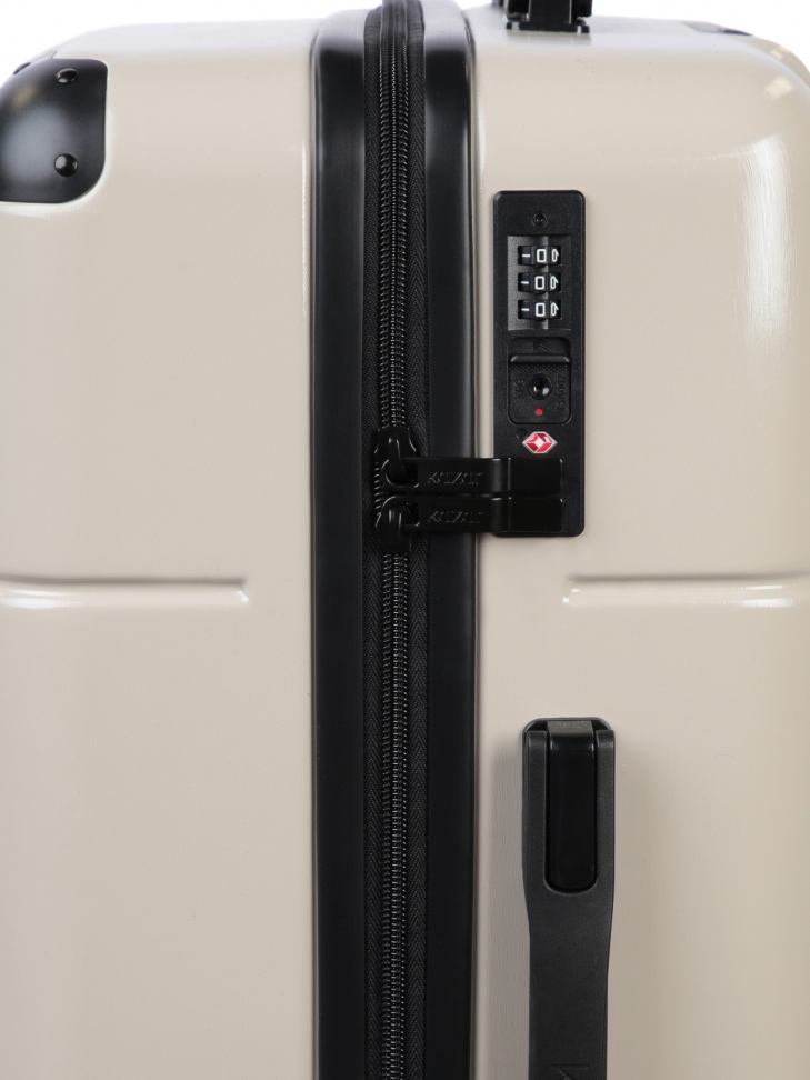 Średnia walizka z beżowego policarbonu