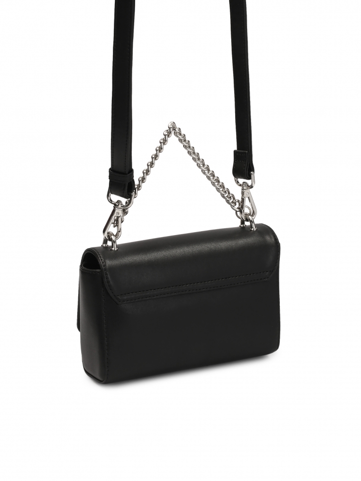 Mała torebka z metalowymi srebrnymi okuciami