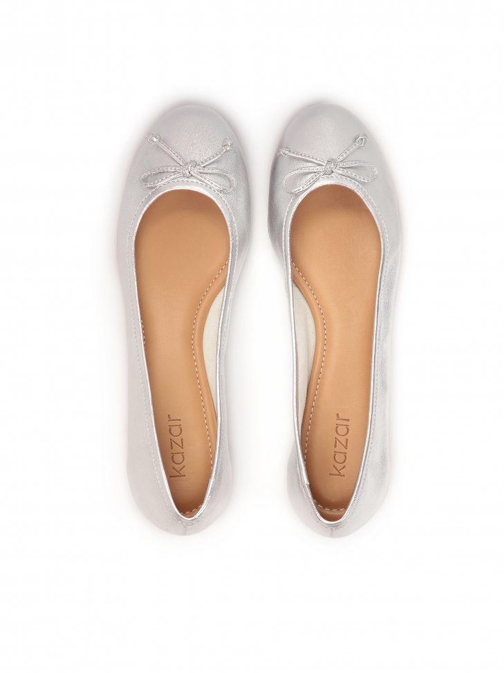 Klasyczne baleriny z oągłym noskiem w srebrnym kolorze