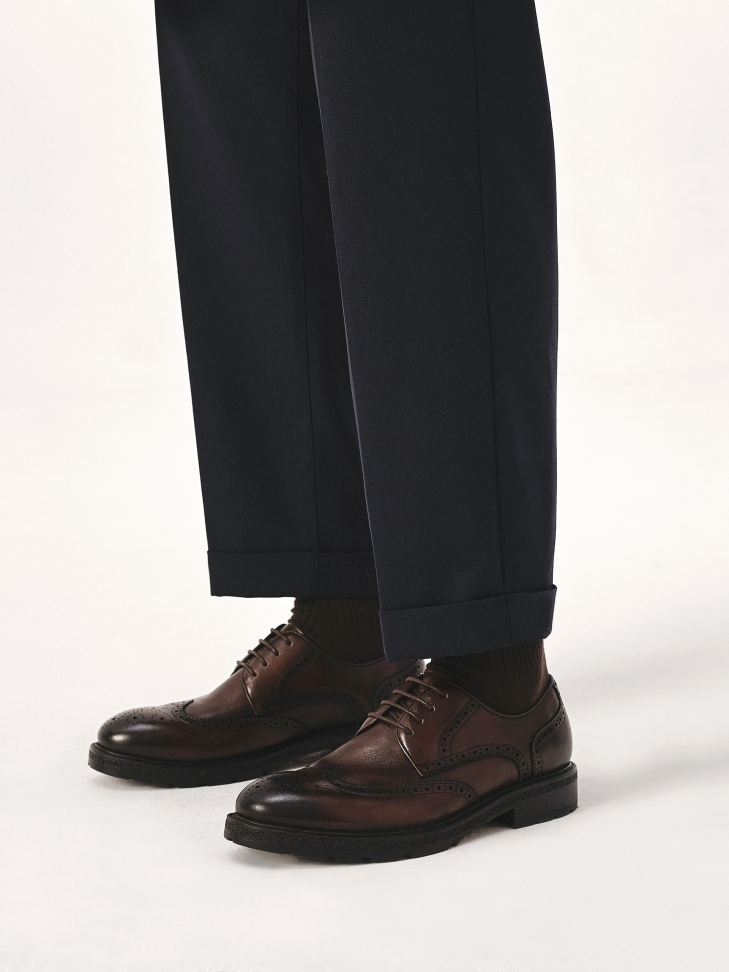 Brązowe półbuty ze zdobieniem brogue