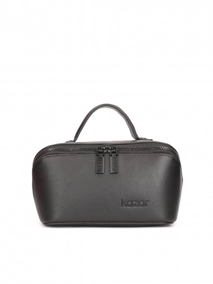 Mała skórzana kosmetyczka o regularnym kształcie