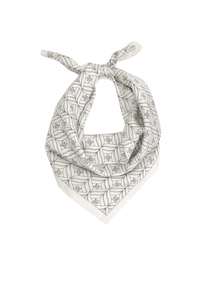 Kremowa apaszka z jedwabiu w trójwymiarowy wzór