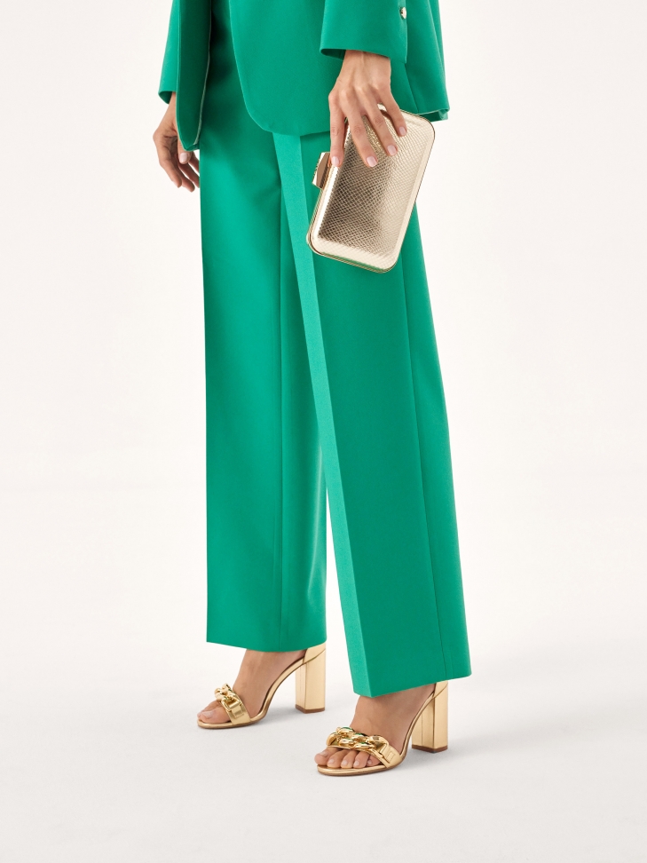 Złote sandały na klocku z zaytą piętą