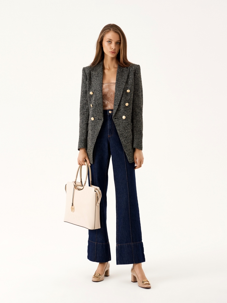 Lakierowane beżowe czółenka na stabilnym obcasie