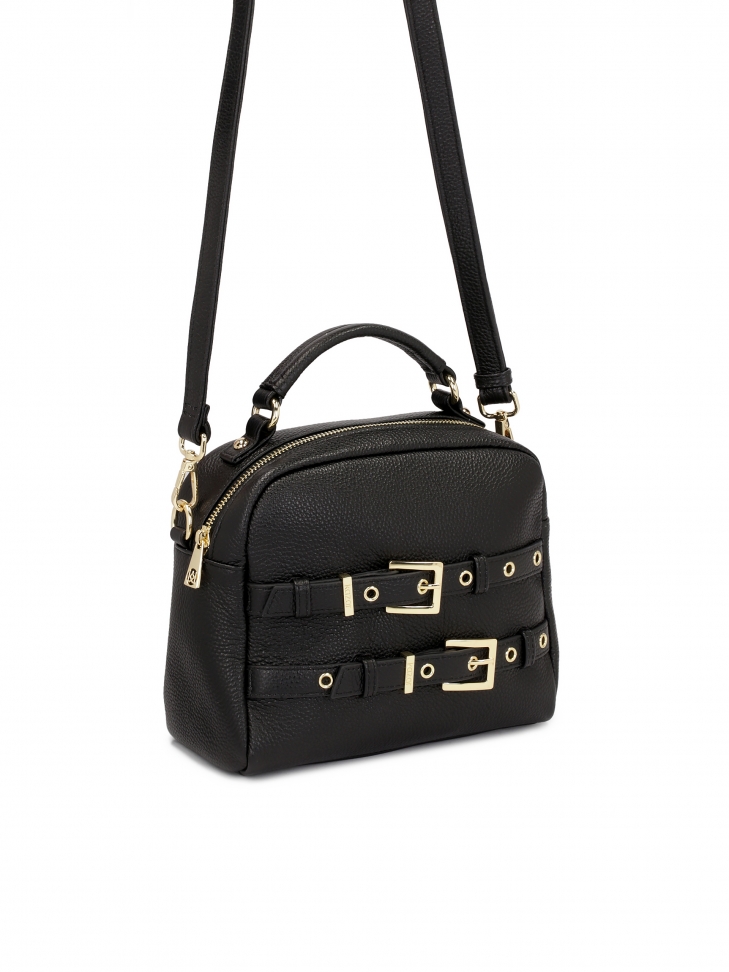 Torebka z rączką i paskiem zdobiona klamrami