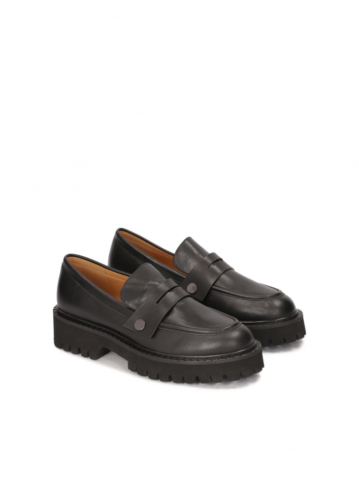 Czarne półbuty z wymiennymi ozdobnymi paskami