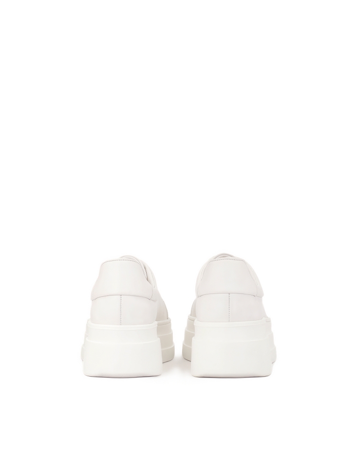 Białe skórzane sneakersy na grubej podeszwie