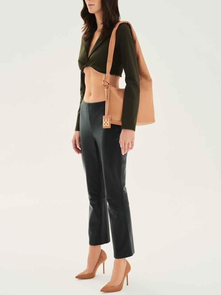 Jasnobrązowe skórzane czółenka na smukłym obcasie