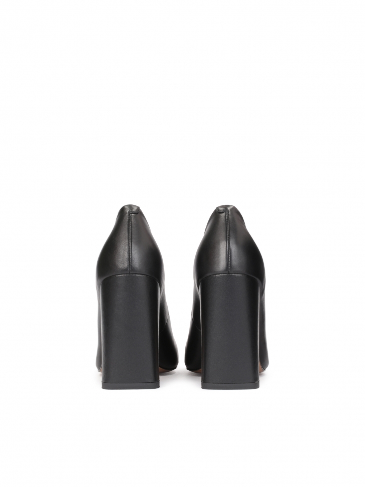 Skórzane czarne czółenka ze otą wstawką