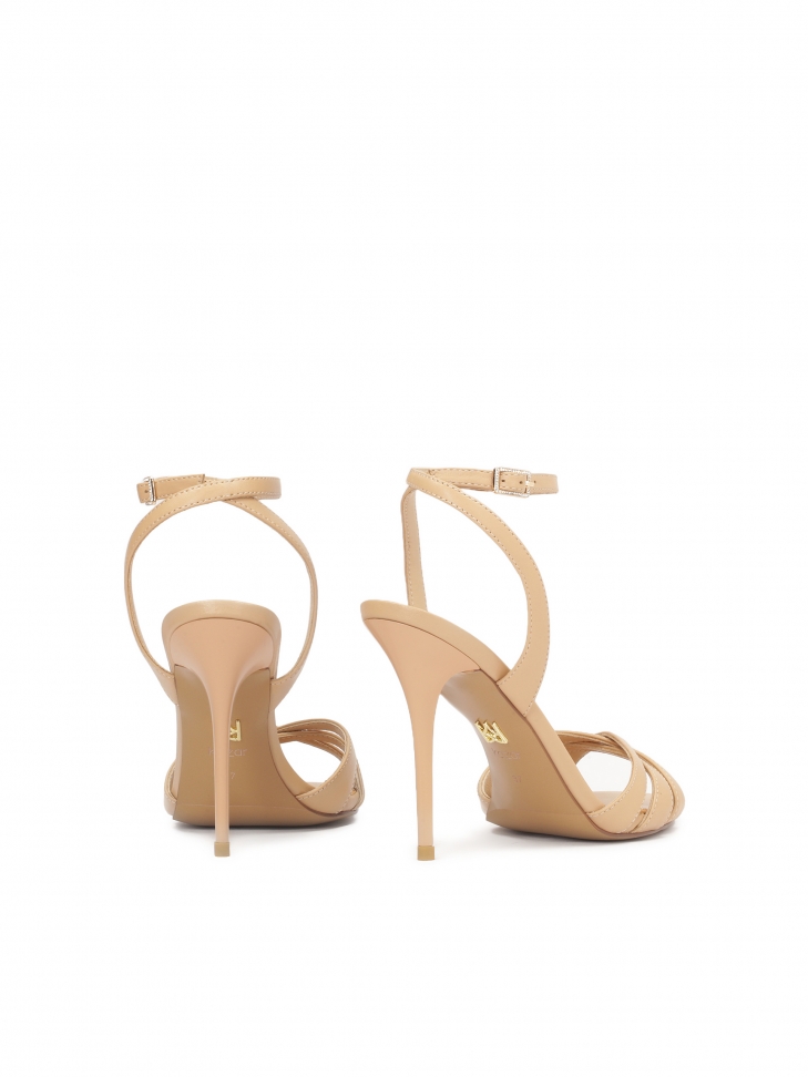 Beżowe sandały na wysokim smukłym obcasie