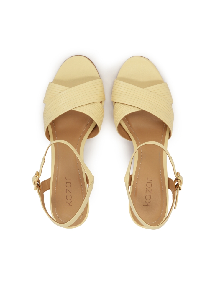 Jasnożółte sandały ze skóry
