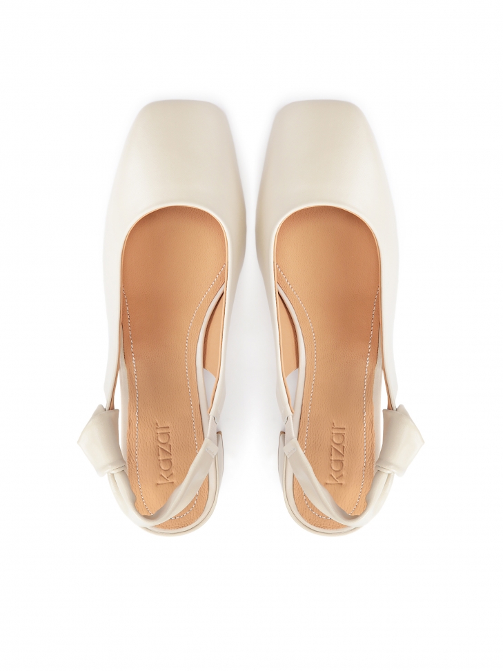 Czółenka damskie off-white z odytą piętą