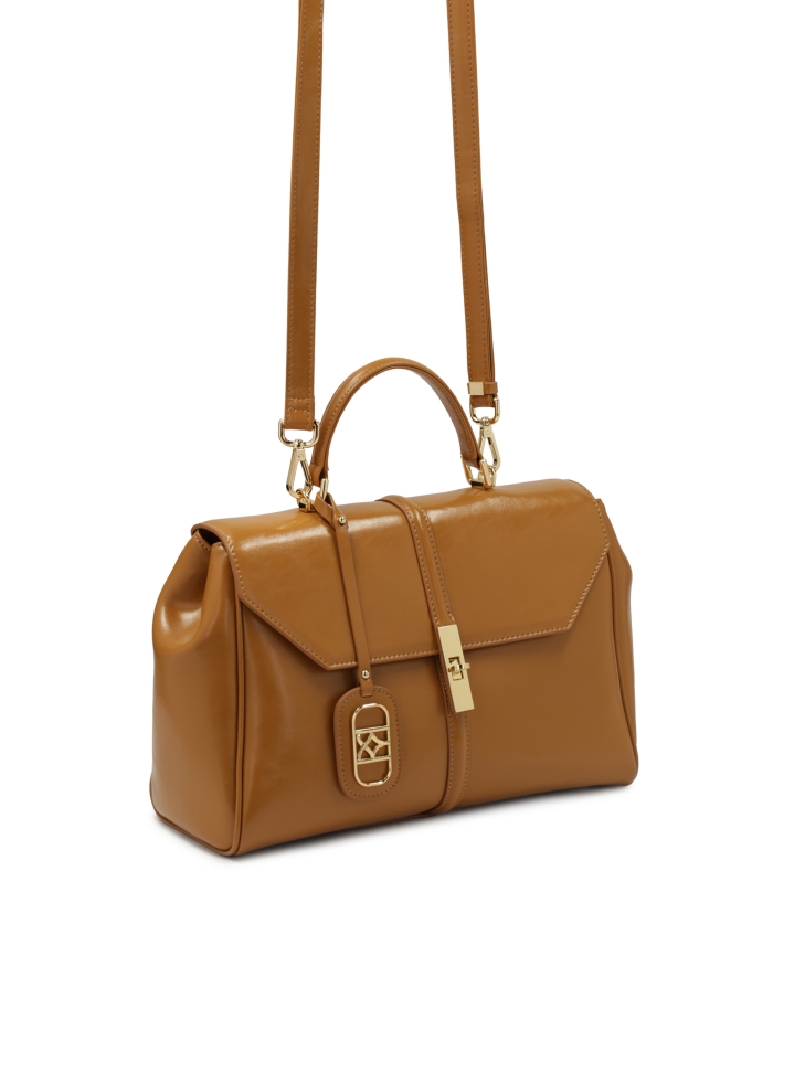 Skórzana brązowa torebka z eleganckim zapięciem