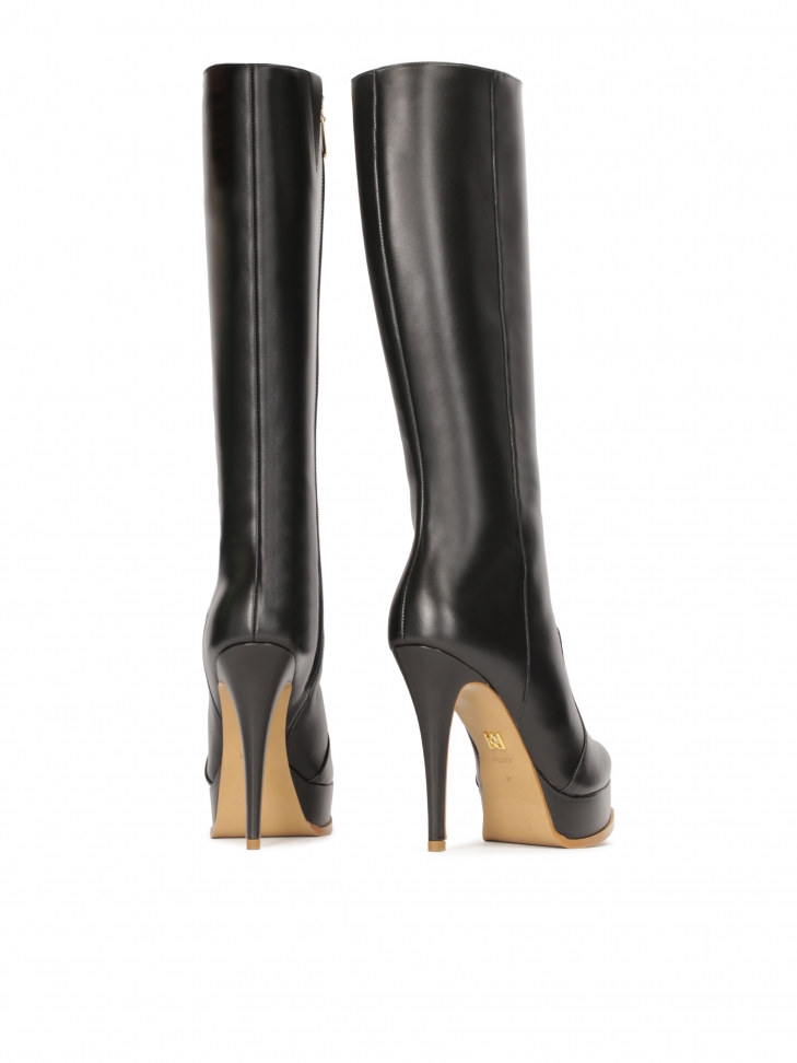 Czarne kozaki z platformą na przodzie