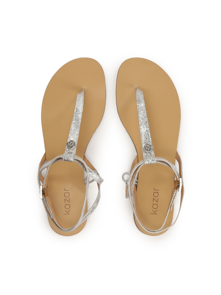 Srebrne płaskie sandały z tłoczonej skóry