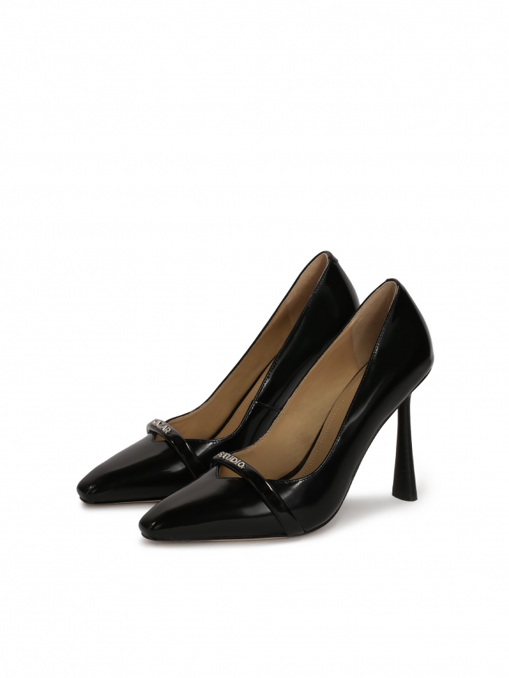 Czarne czółenka na obcasie z noskiem w szpic