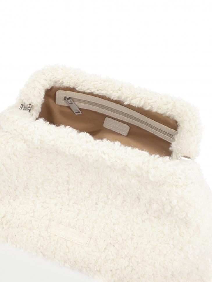 Futrzana kopertówka w jasnym kolorze