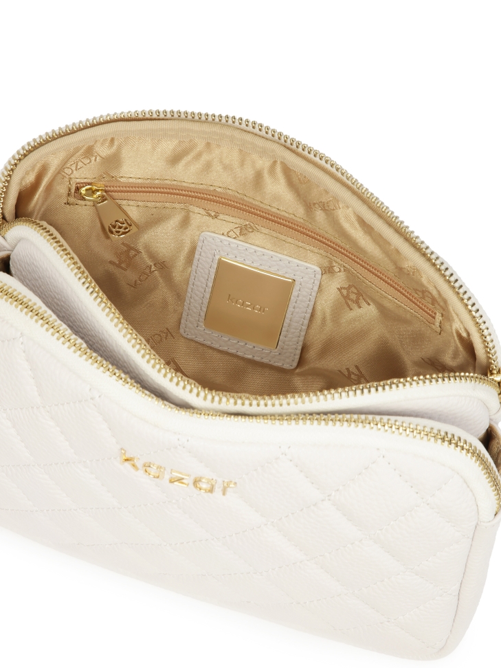 Biała torebka z efektownym pikowaniem