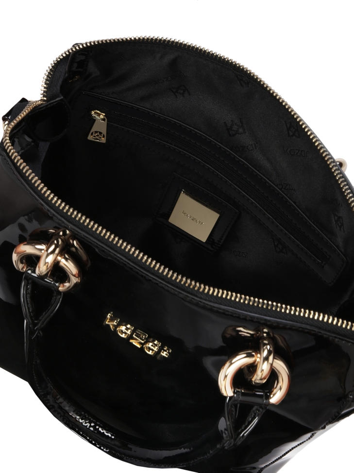 Lakierowana czarna torebka do noszenia za uchwyty i na ramieniu