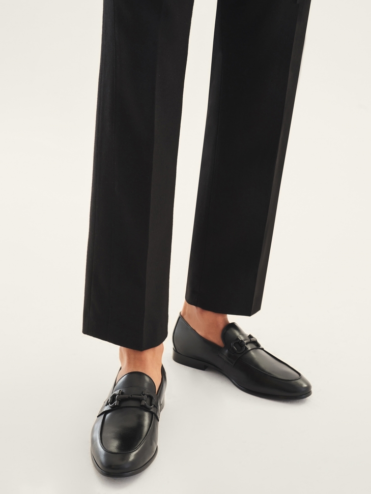 Czarne loafersy męskie z metalowym wędzidłem