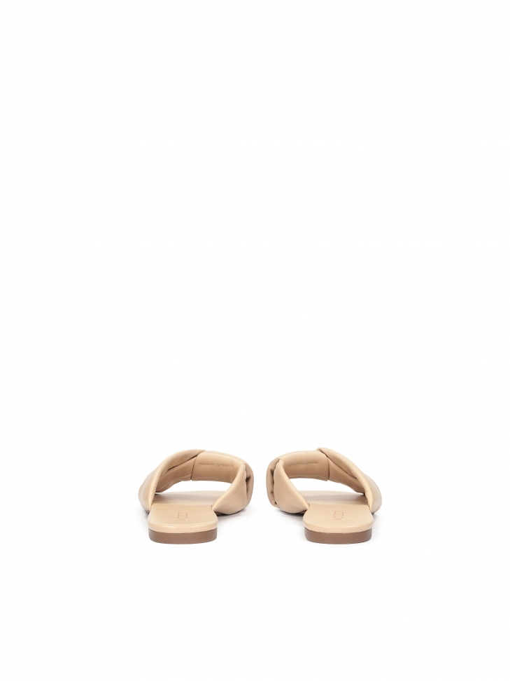 Miękkie skórzane klapki na płaskiej podeszwie