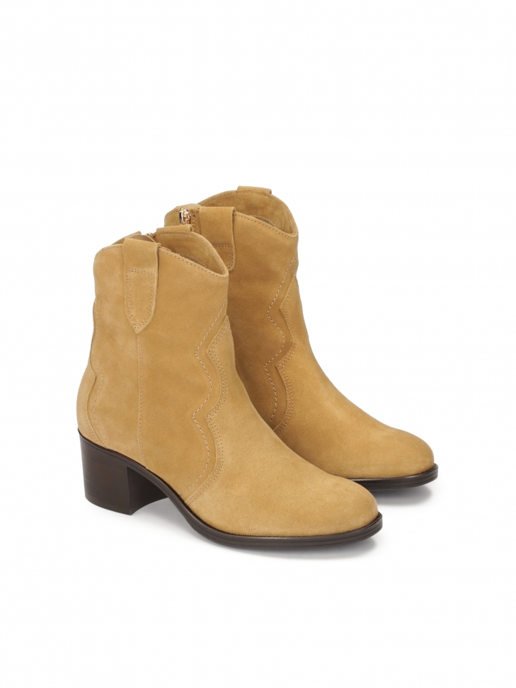 Zamszowe kowbojki w brązowym kolorze