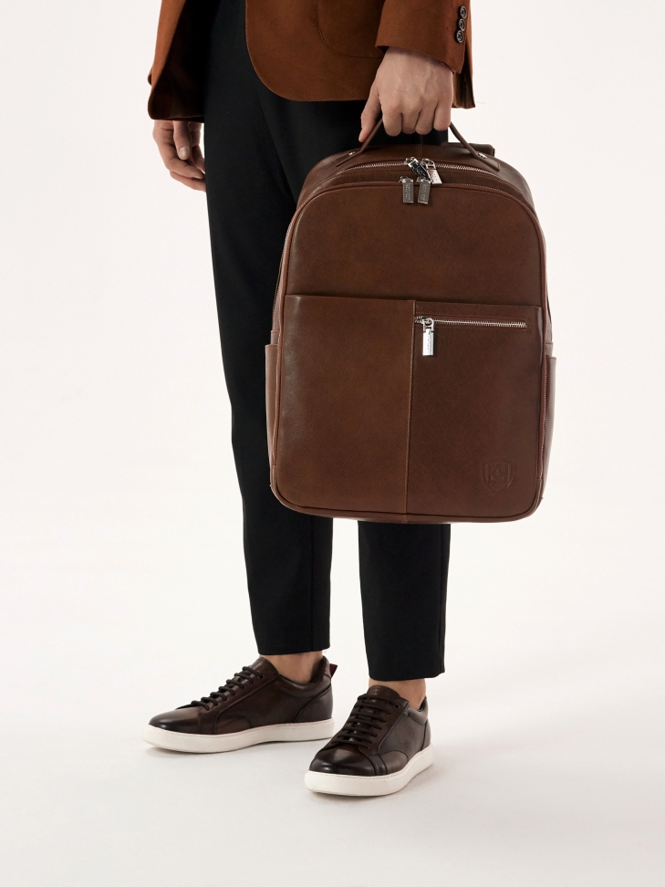 Brązowe skórzane sneakersy na białej podeszwie