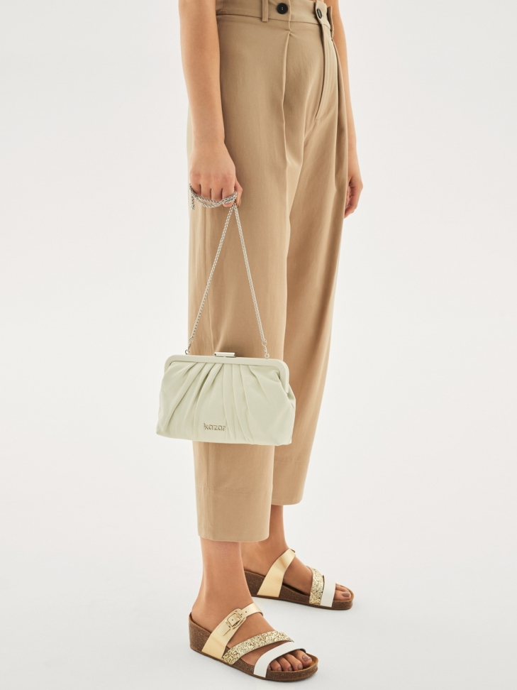 Złoto-białe klapki damskie