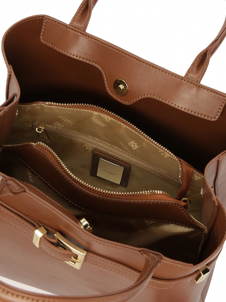 Brązowa skórzana torebka z klamerką